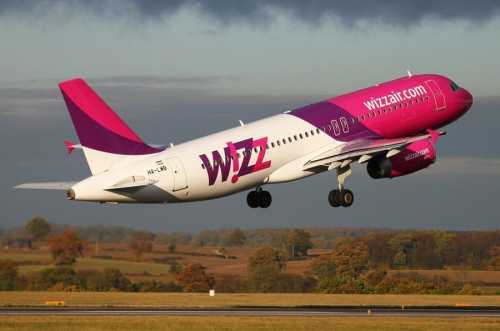 Авіакомпанія Wizz Air попередила пасажирів про затримки рейсів та зміну аеропорту