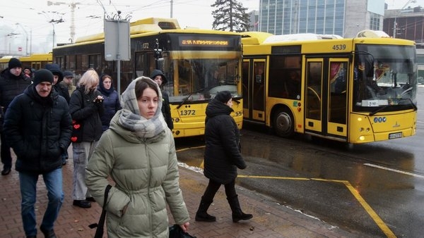 Киянам хочуть змінити правила руху транспорту під час тривог