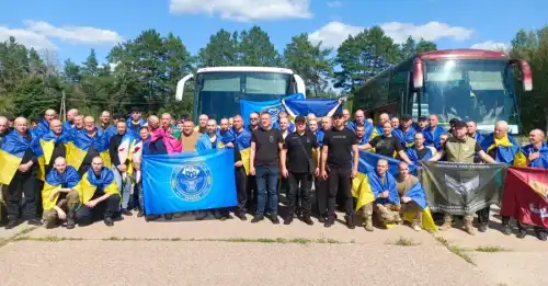 До України повернули 84 полонених, зокрема цивільних, яких Росія утримувала з 2014 року До України повернули 84 полонених, зокрема цивільних, яких Росія утримувала з 2014 року