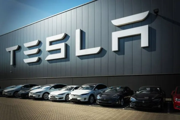 Ціна акцій Tesla досягла піку. Ціна акцій Tesla досягла піку.