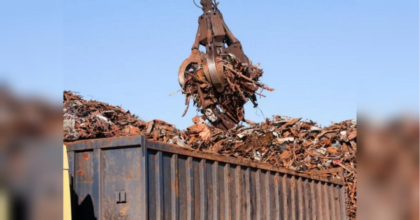 Преса повідомила про збитки України від вивезення металобрухту.