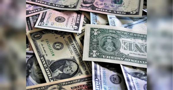 Доларовий курс: чи зможе гривня встояти перед Новим роком?
