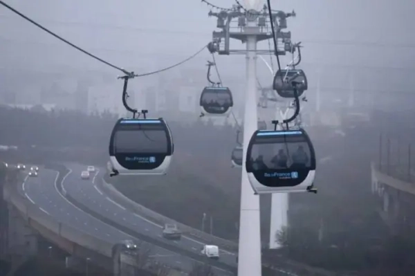 У передмісті Парижа запрацювала найдовша в Європі міська канатна дорога У передмісті Парижа запрацювала найдовша в Європі міська канатна дорога