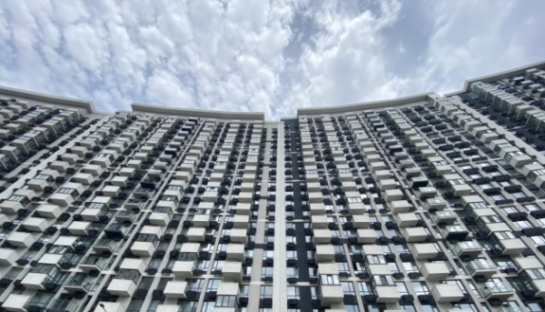 Більше 12,7 мільярдів гривень податку на житло сплатили українці за минулий рік. Більше 12,7 мільярдів гривень податку на житло сплатили українці за минулий рік.