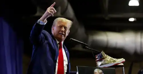 Трамп всюди: від випічки до бойового корабля – Америка стає іменним знаком. Трамп всюди: від випічки до бойового корабля – Америка стає іменним знаком.