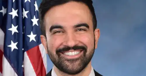 Приведення до присяги новообраного очільника Нью-Йорка з Кораном у занедбаному метрополітені.