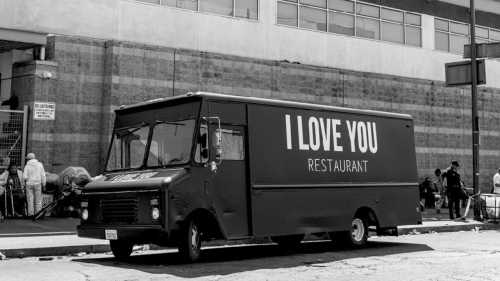 Зірка кіно та сцени пригощає нужденних: новий ресторан безкоштовної їжі