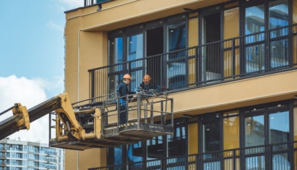 Білоруський ринок нерухомості на межі краху: розвідка б’є на сполох через залежність від Росії