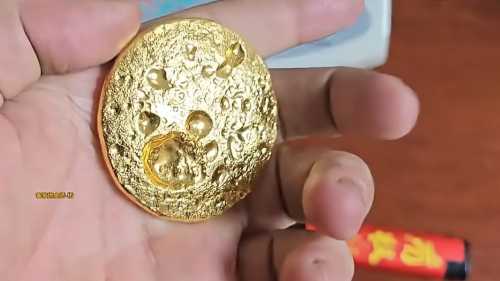 Блогер здобув 190 грамів золота зі SIM-карток: не повторюйте цей експеримент