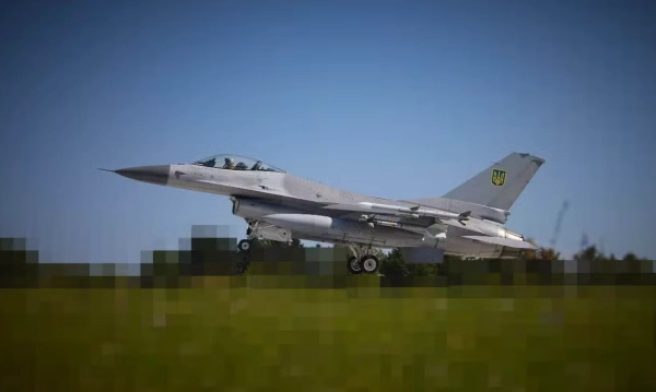 F-16 Повітряних сил ЗСУ з ракетами