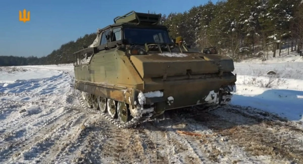 ЗСУ тренують водіїв на унікальних машинах, створених на базі нідерландських БТР YPR-765
