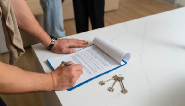 Окупанти на Луганщині скасували українські довіреності на керування нерухомістю