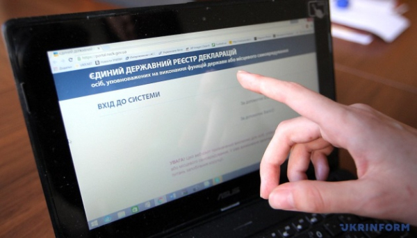 Народний обранець з Рівненщини приховав нерухомість та автопарк дружини: деталі деклараційного скандалу