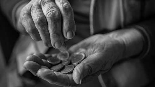 Як пенсійна система руйнується, ми розпалюємо ворожнечу: аналіз причин