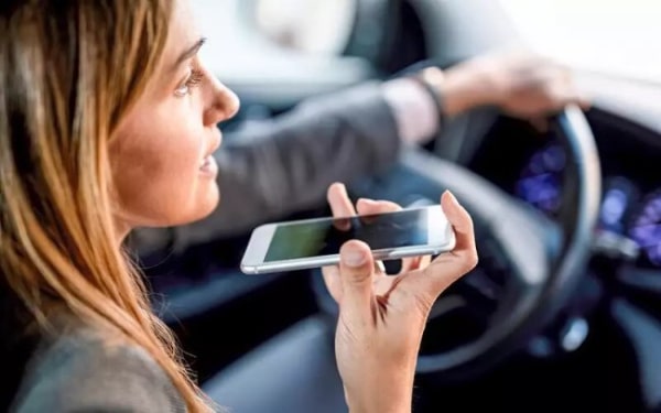 Руки на кермо! Геніальний спосіб, про який ви не знали, як легко виявити, що найсильніше відволікає водія від дороги