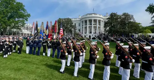Трамп відзначає візит короля Чарльза ІІІ грандіозним парадом у Білому домі