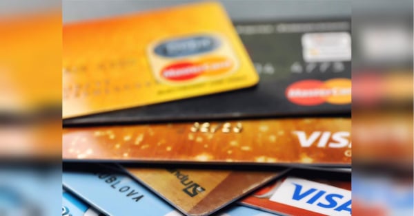 Пенсіонерам масово блокують картки: як зберегти доступ до власних коштів