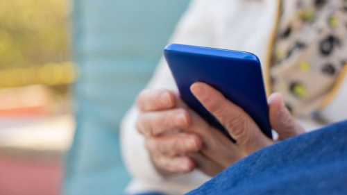 Кібер-альфонс: Як шахраї обманюють літніх людей онлайн