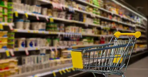 Фудбанкінг: як супермаркети України можуть перетворювати залишки на допомогу