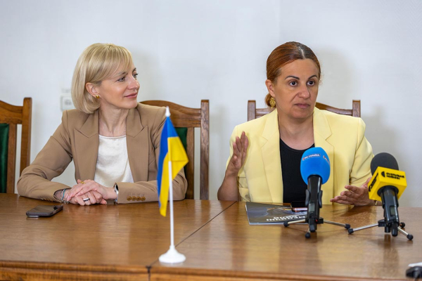 Наталія Савчук та міністерка у справах ветеранів Наталія Калмикова
