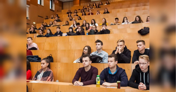Студенти України: відтепер значно більші стипендії з 1 вересня Студенти України: відтепер значно більші стипендії з 1 вересня