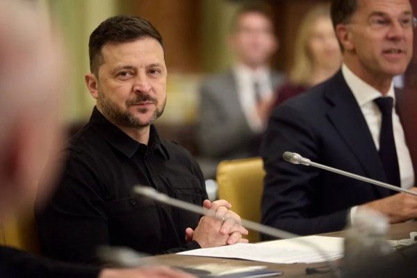 Українські дрони-камікадзе оновленої моделі завдають ударів по території РФ: Зеленський відзначив роботу ЗСУ