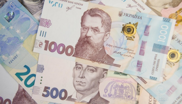 Нацбанк вражає: долар б’є рекорди навесні, як зміцніє гривня влітку