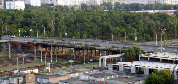 Рух на шляхопроводі Харківського шосе в Києві тимчасово обмежать: схема змін