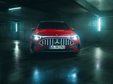 Mercedes-AMG CLA 45: передові електричні технології