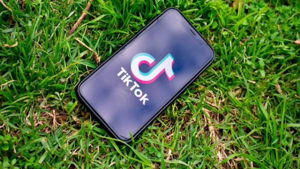 ЄС вимагає від TikTok дотриматися правил захисту дітей онлайн