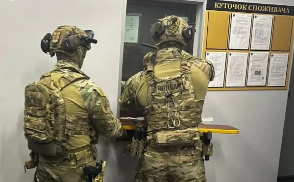 Нацполіція викрила масштабну мережу нелегальних обмінників: тривають масові обшуки