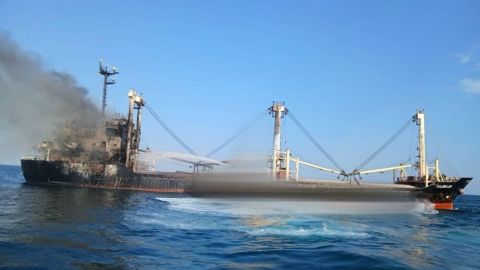Золотий Лев пішов на дно: судно під Одесою стало жертвою обстрілу