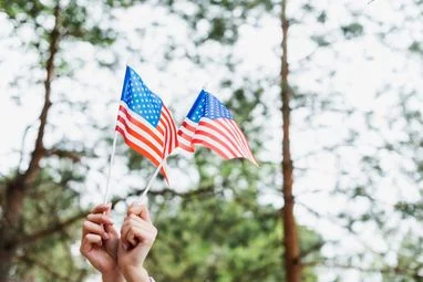 Українські біженці в США: ризикуйте втратити дозвіл на роботу?