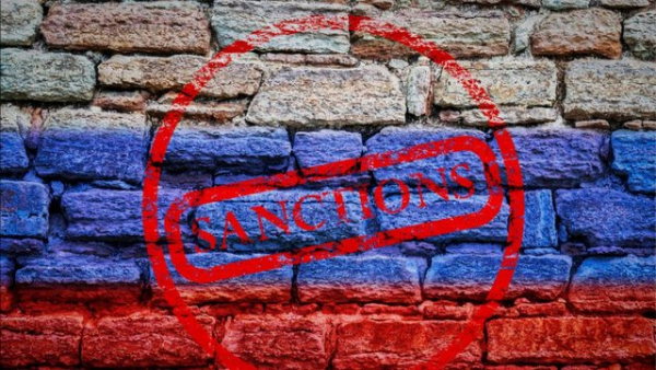 ЄС відрізає 33 російські банки від SWIFT: подробиці санкцій