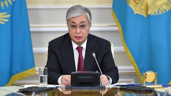 Токаєв пропонує Путіну зупинити ескалацію: заморозити війну в Україні