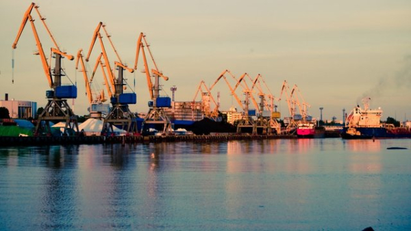 Maersk зупиняє роботу в порту “Чорноморськ” через обстріли