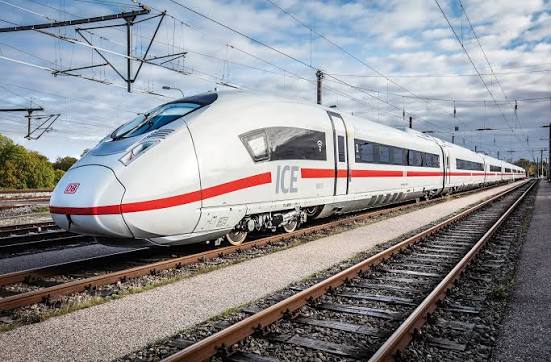 Служба безпеки Deutsche Bahn: інцидент з падінням охоронця з поїзда під час конфлікту з пасажиром