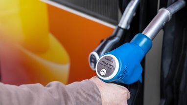 BMW, Toyota, Bosch та Repsol тестують авто на відновлюваному бензині