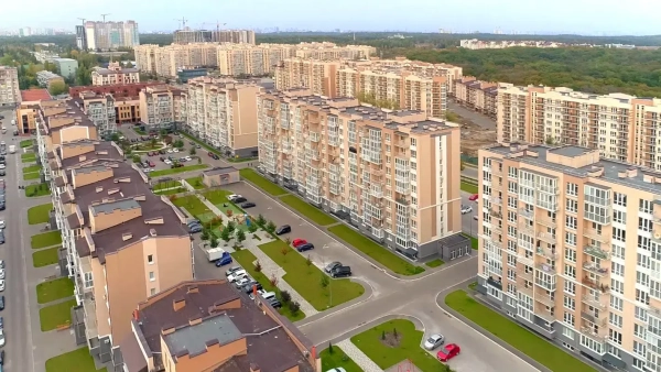 Житло біля зелених легенів Києва: квартири у Феофанії