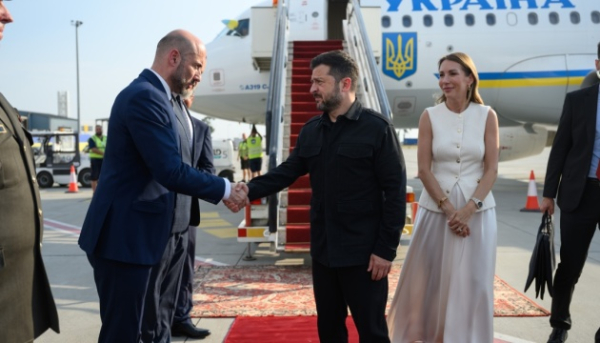Зеленський з офіційним візитом у Сербії: перші кадри зустрічі з Вучичем