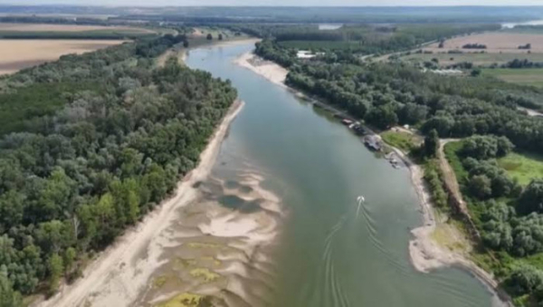 Дунай міліє: Сербія зупиняє річкові перевезення через історично низький рівень води