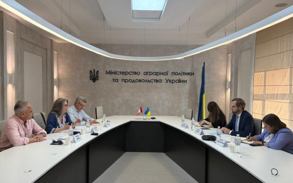 Канада постачає Україні зернові рукави для подолання експортних викликів