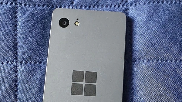 Microsoft розкриває історію створення власного Windows Phone до угоди з Nokia