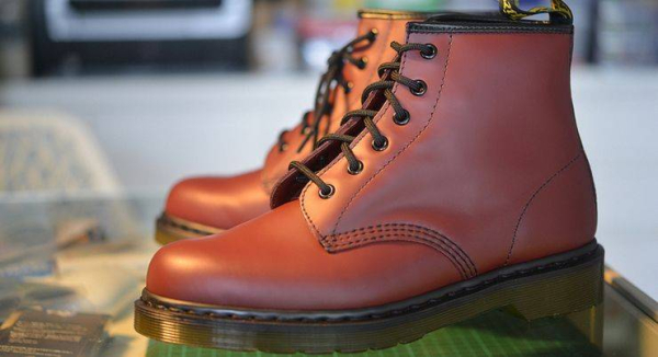 Dr. Martens: Від польових чобіт до культового стилю – розкрий історію легенди
