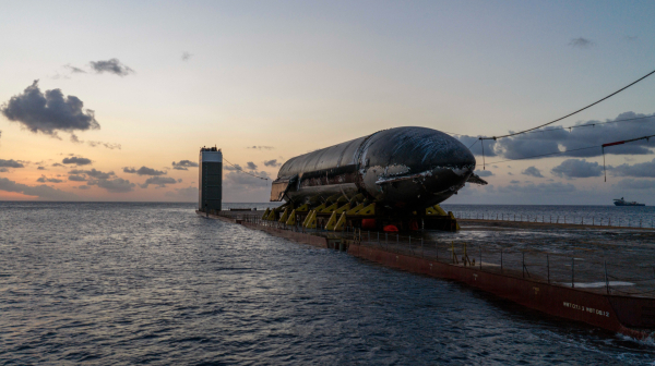 SpaceX повертає Starship: гігантський корабель транспортують через Індійський океан