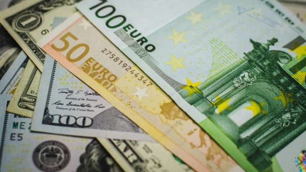 Чиста купівля валюти населенням у липні: обсяг скоротився до $0,5 млрд