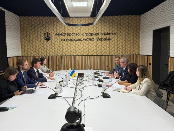 Світовий банк надасть 25 мільйонів доларів українським аграріям для зберігання врожаю