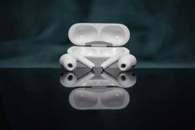 Apple розкриває секрети: AirPods з камерами вже на підході