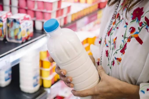 Чому молочні продукти в Україні стрімко дорожчають: експерти розкривають причини