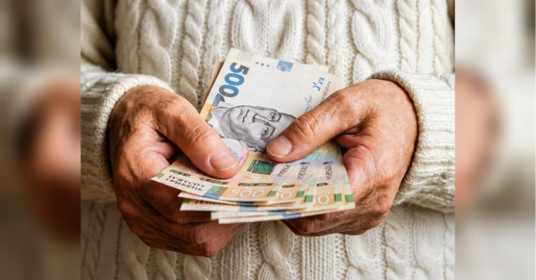 Пенсія за віком чи інвалідністю: який варіант принесе більше грошей?